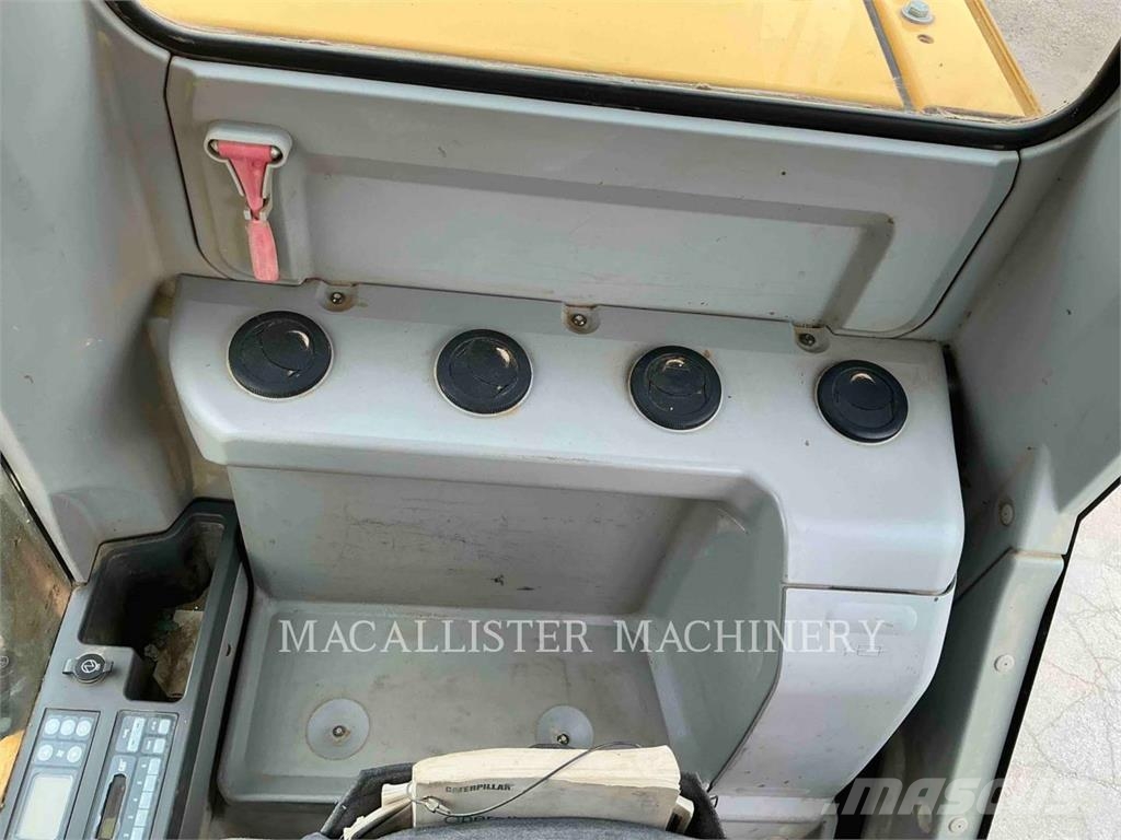 CAT 320EL حفارات زحافة