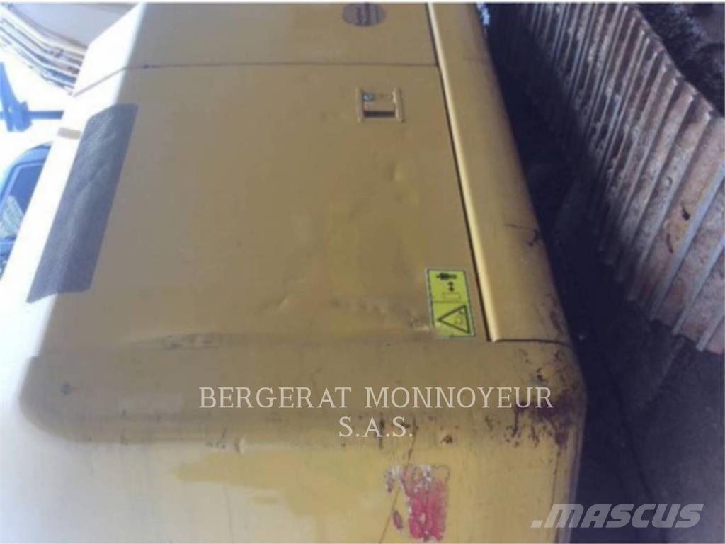 CAT 320F Bagri goseničarji