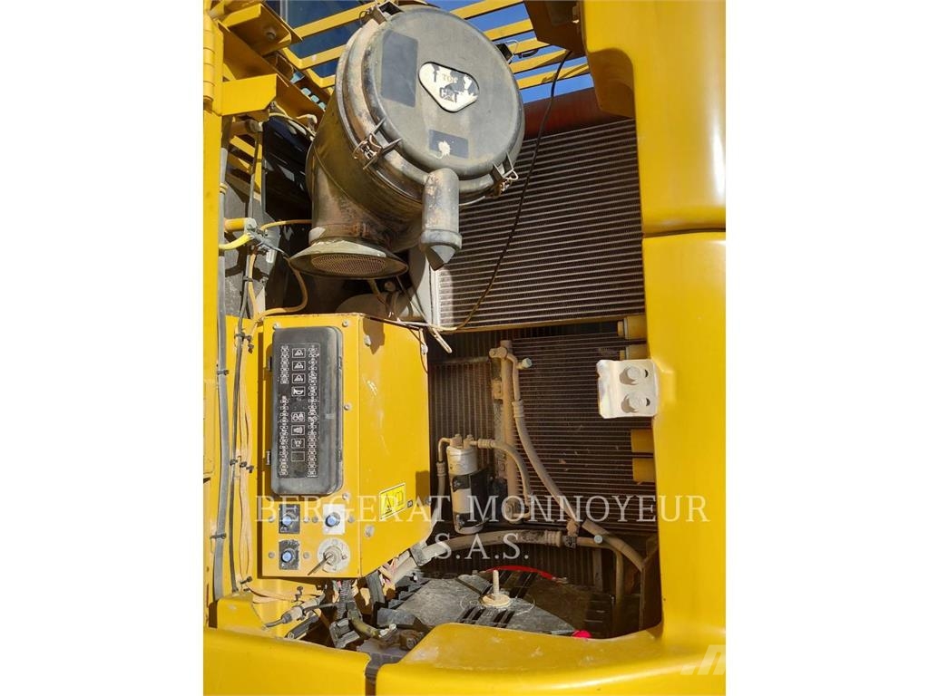 CAT 321D CR Pelle sur chenilles