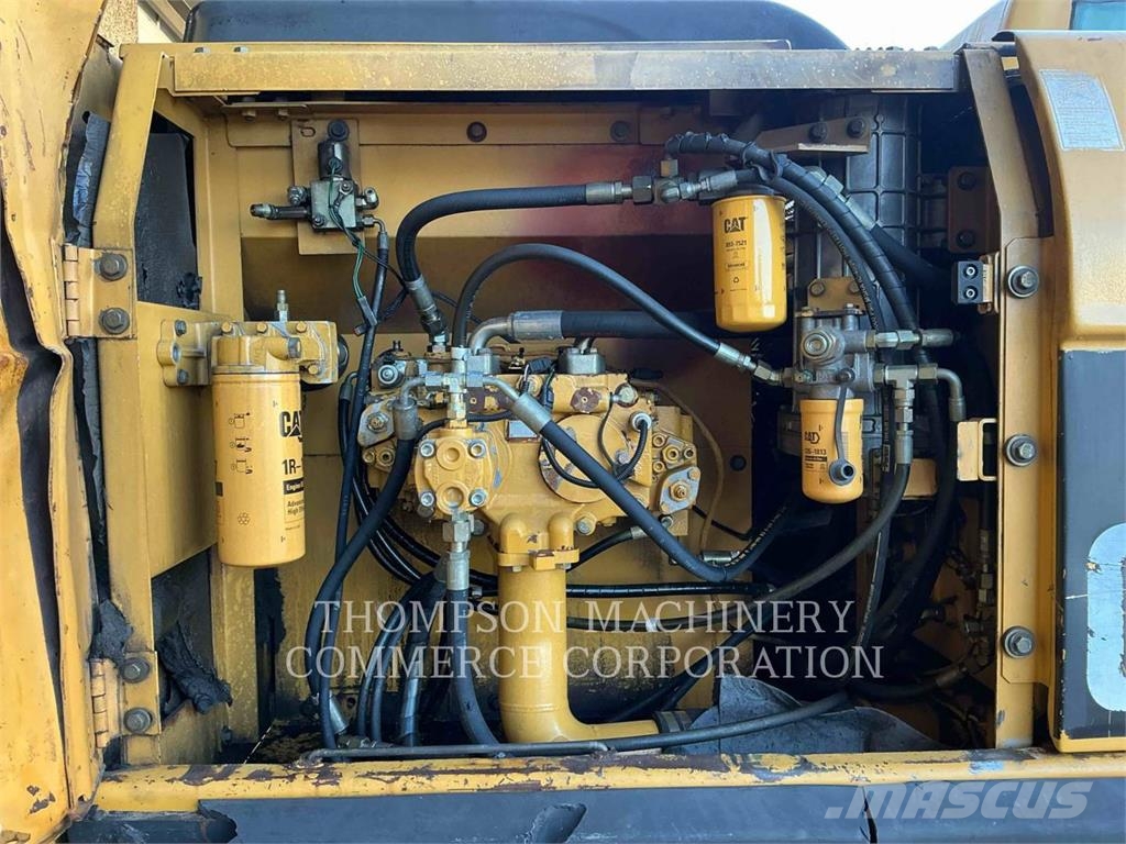 CAT 322CL Kāpurķēžu ekskavatori