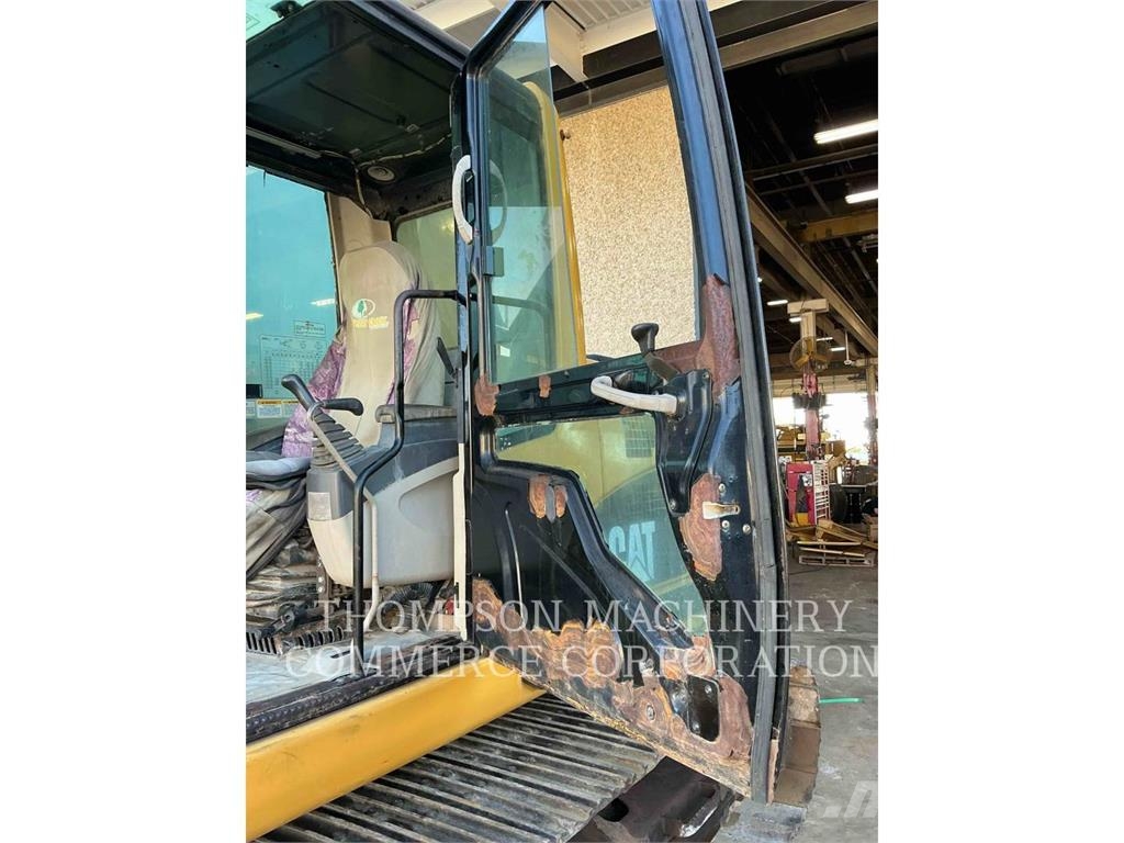 CAT 322CL Kāpurķēžu ekskavatori