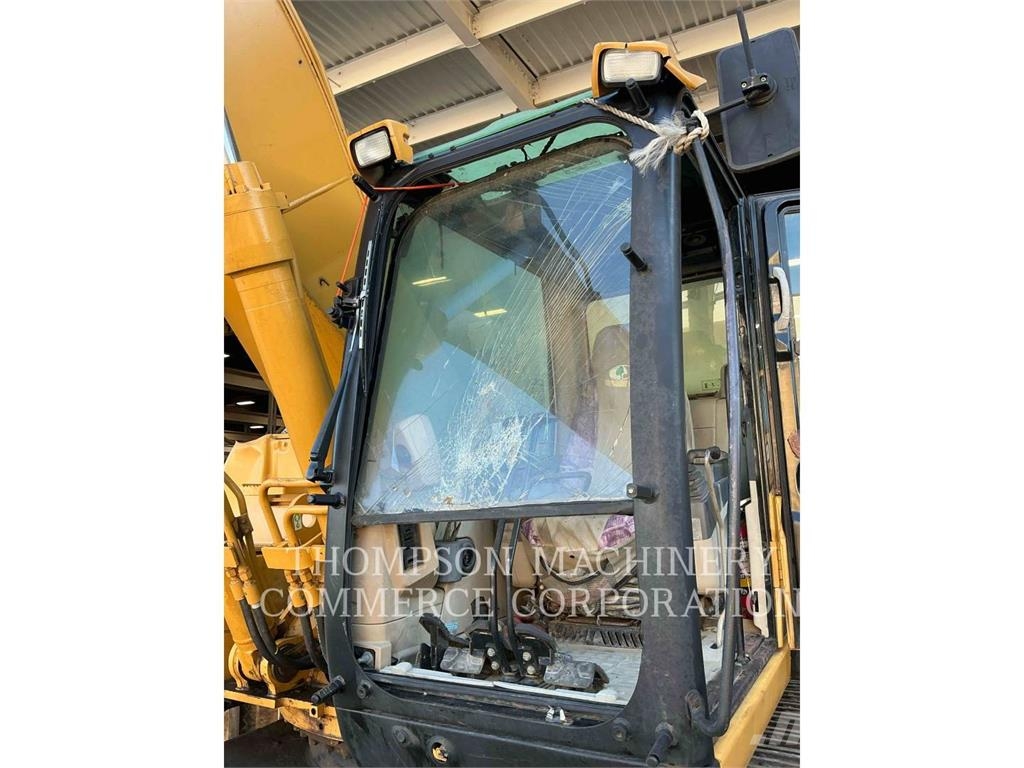 CAT 322CL Kāpurķēžu ekskavatori
