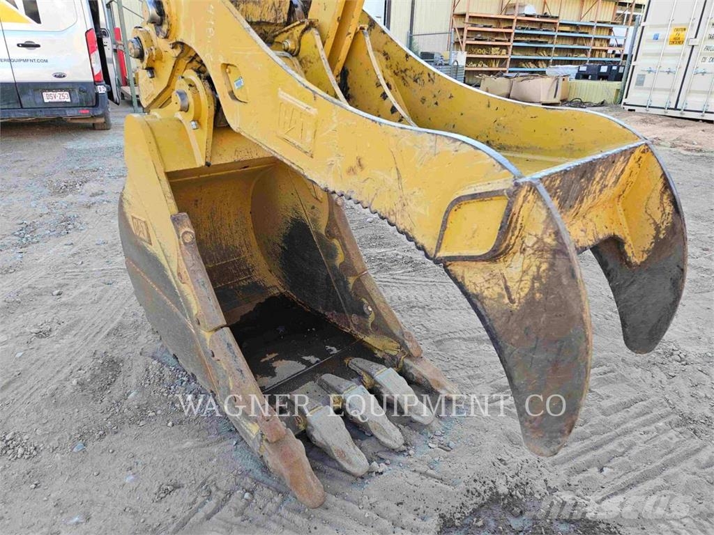 CAT 323 Lánctalpas kotrók