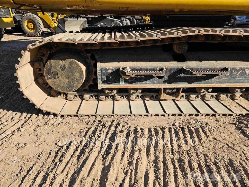CAT 323 Lánctalpas kotrók
