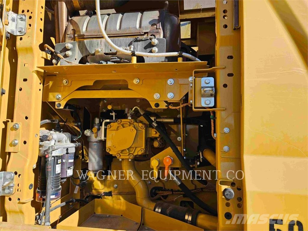 CAT 323 Lánctalpas kotrók