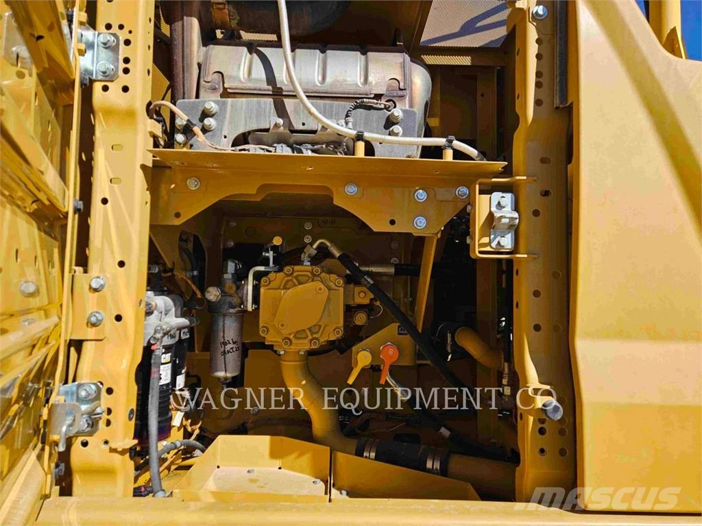 CAT 323 Bagri goseničarji