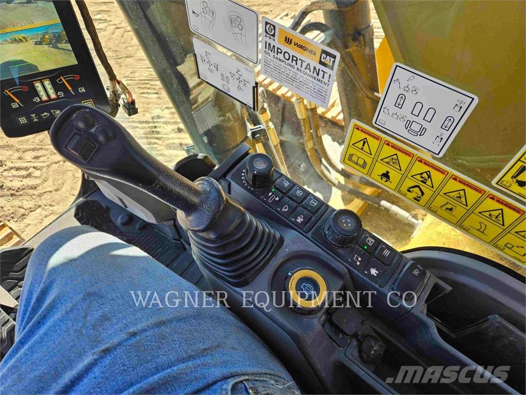 CAT 323 Bagri goseničarji