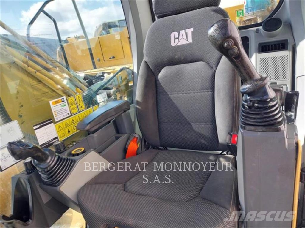 CAT 323 Vikšriniai ekskavatoriai