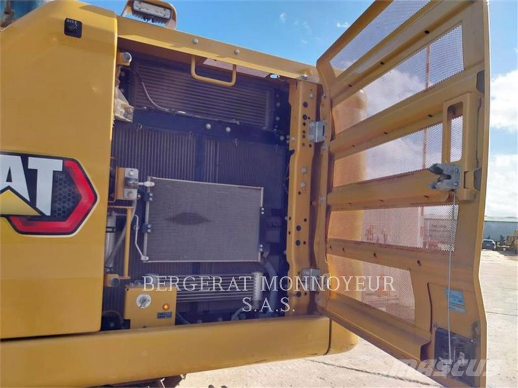 CAT 323 Vikšriniai ekskavatoriai