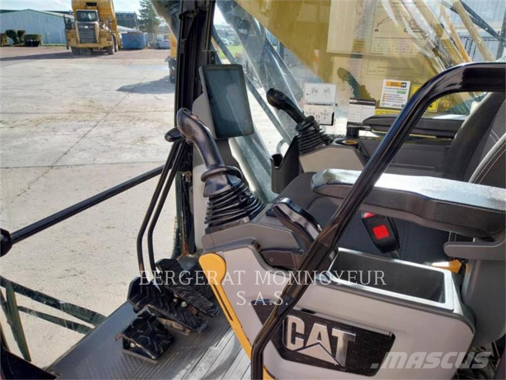CAT 323 Vikšriniai ekskavatoriai