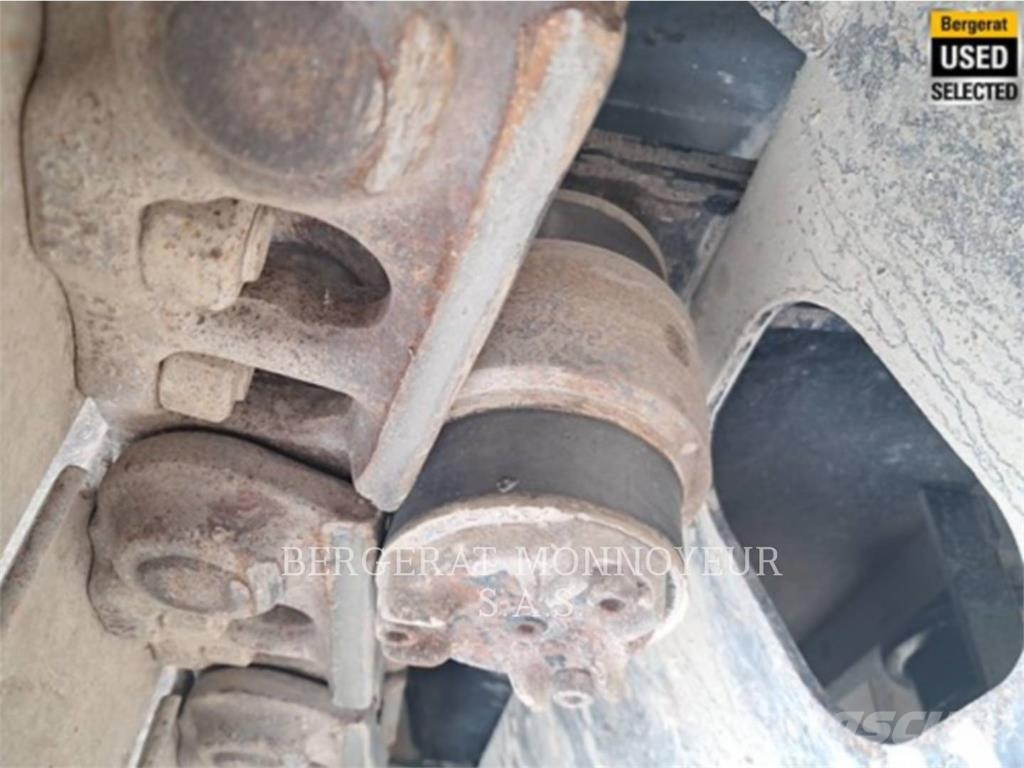 CAT 323 履带挖掘机