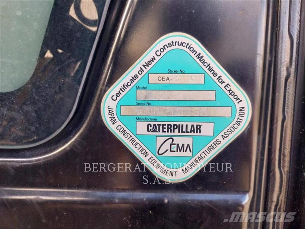 CAT 323 Vikšriniai ekskavatoriai