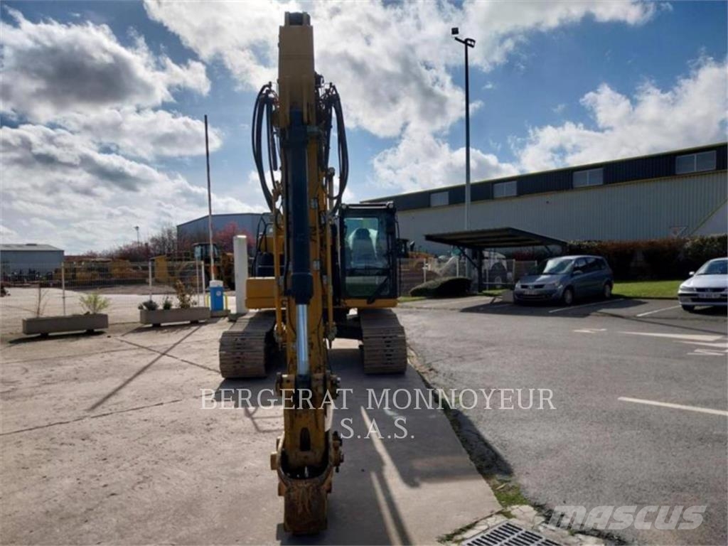 CAT 323 Vikšriniai ekskavatoriai