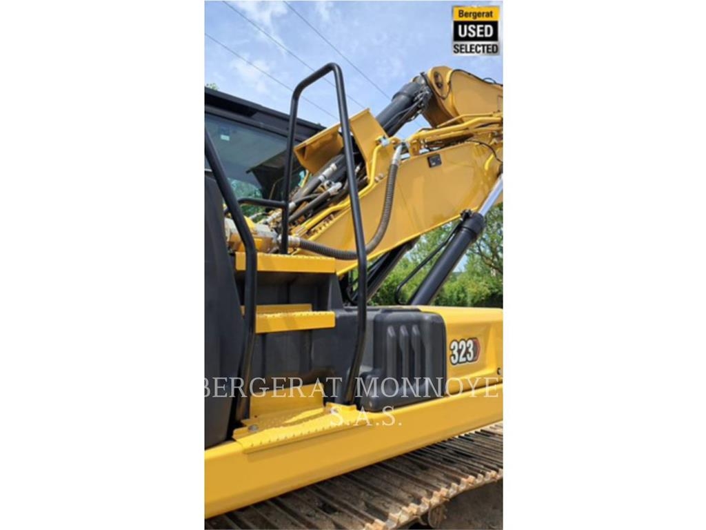 CAT 323 Escavatori cingolati