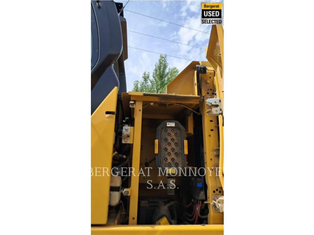 CAT 323 Escavatori cingolati