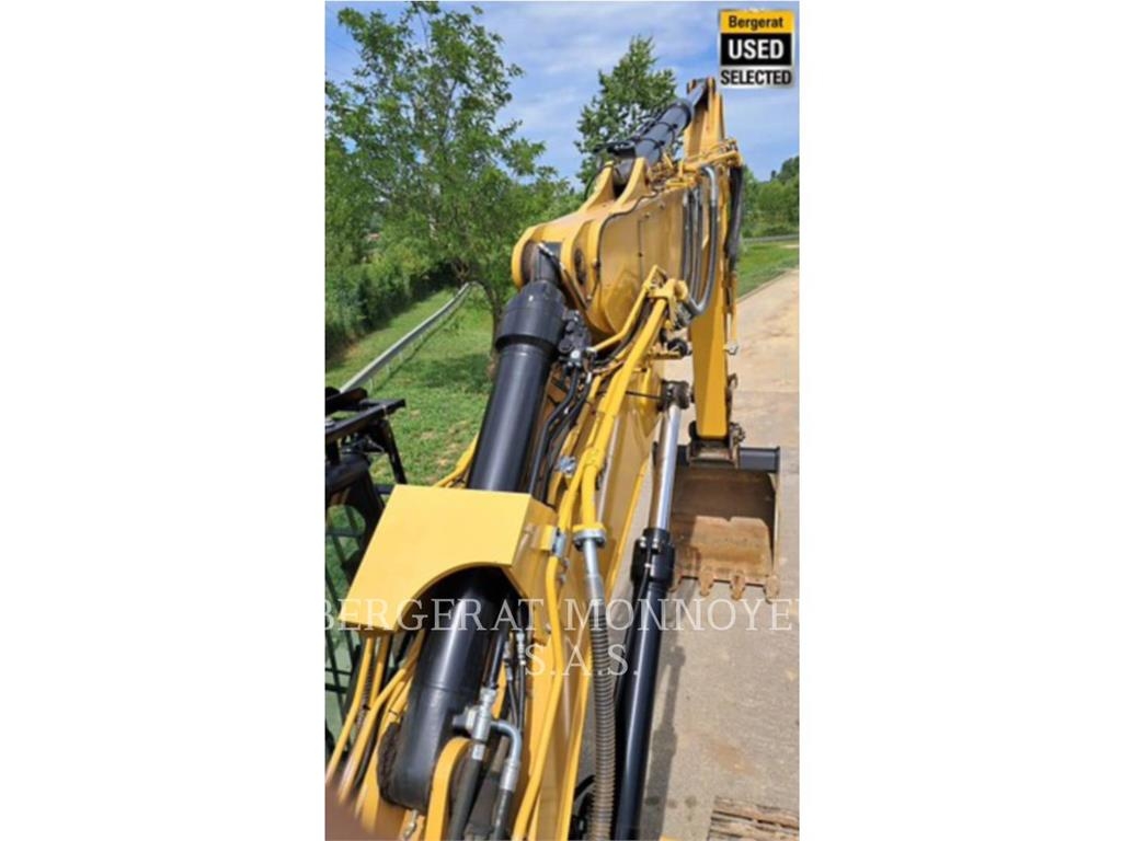CAT 323 Escavatori cingolati