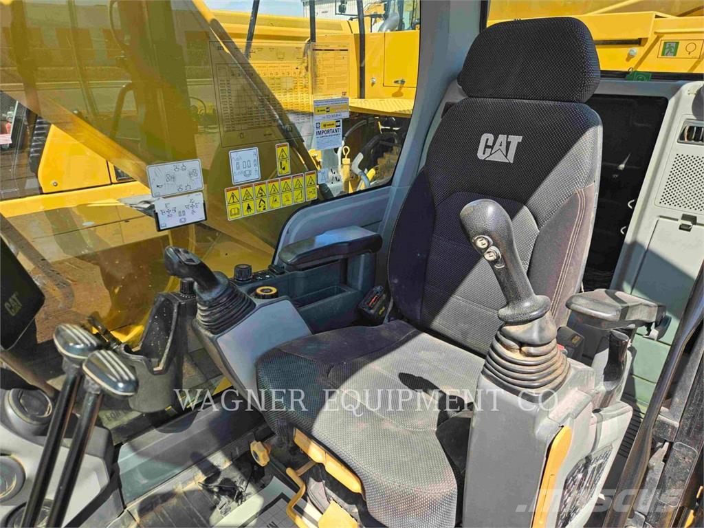 CAT 323 Bandgrävare