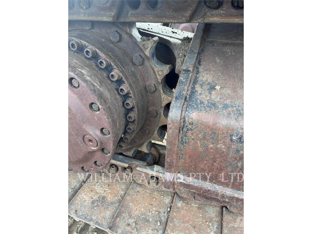 CAT 323 حفارات زحافة