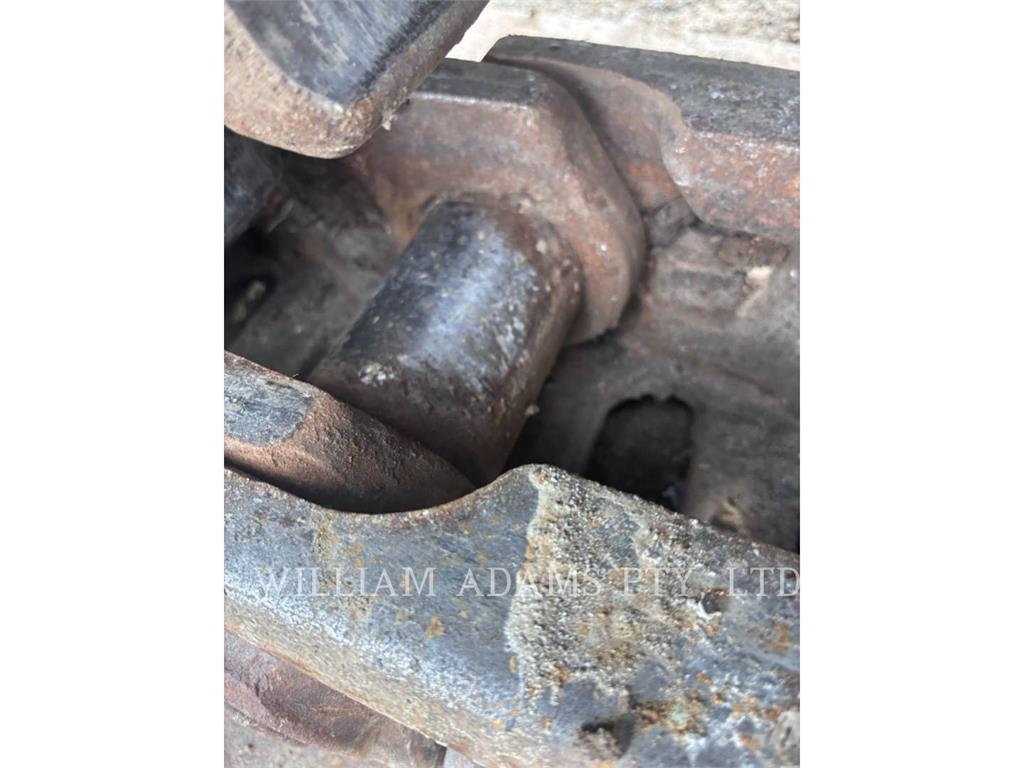 CAT 323 حفارات زحافة