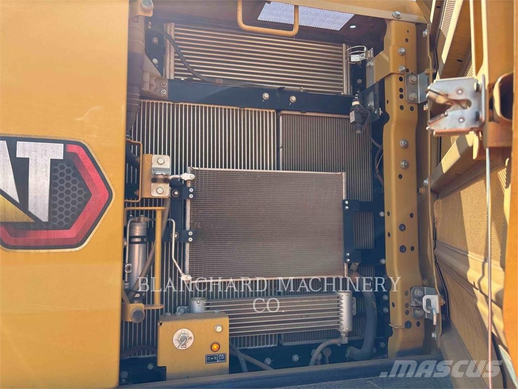 CAT 323 Gravemaskiner på larvebånd