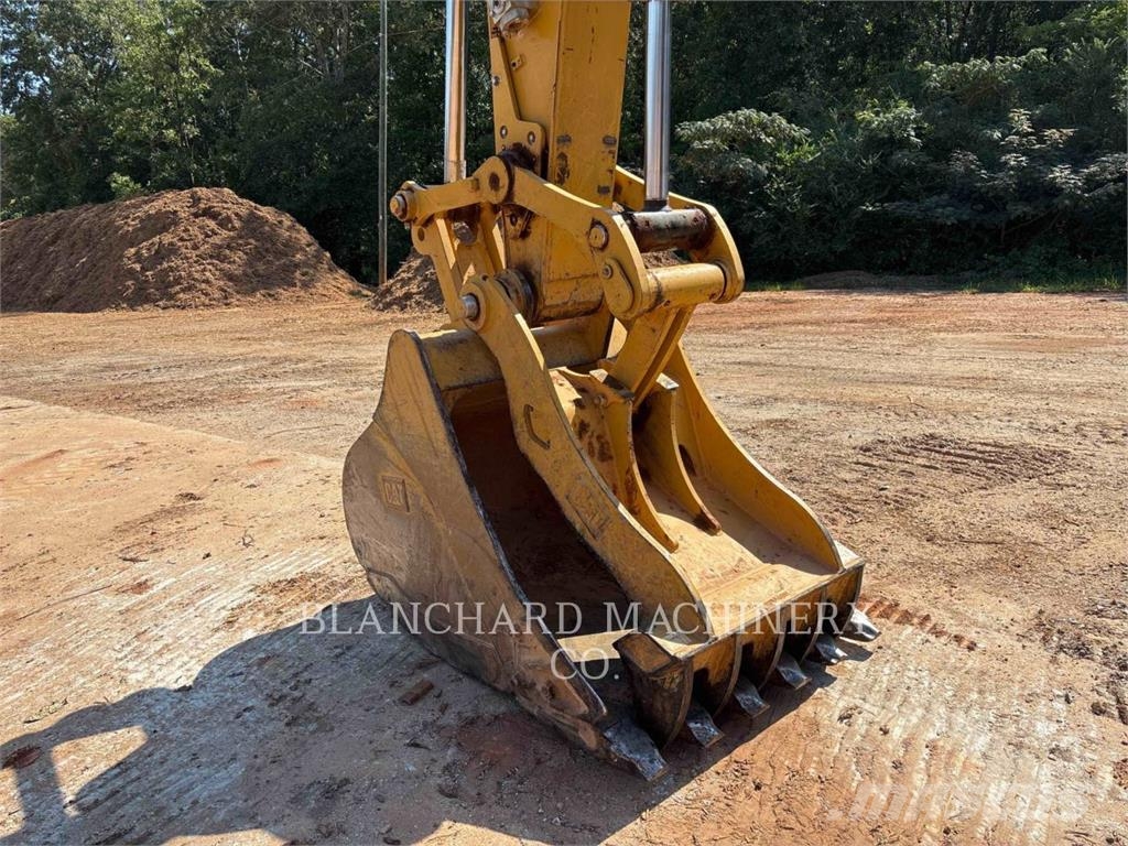 CAT 323 Gravemaskiner på larvebånd