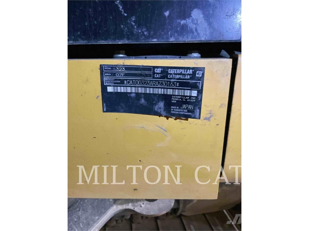 CAT 323 Bandgrävare