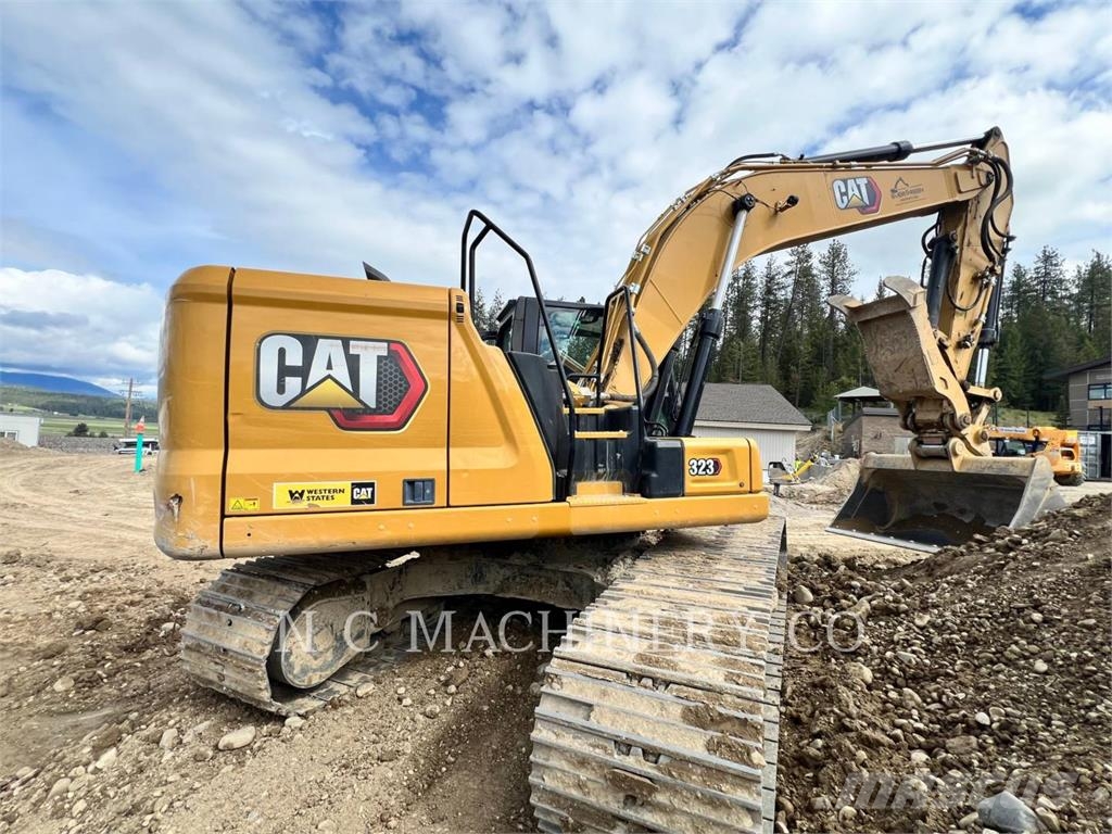 CAT 323 Pelle sur chenilles