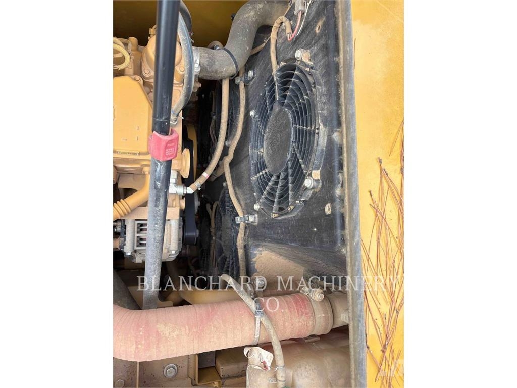 CAT 323 Lánctalpas kotrók