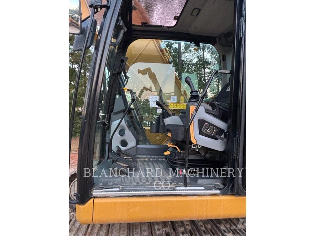 CAT 323 Lánctalpas kotrók
