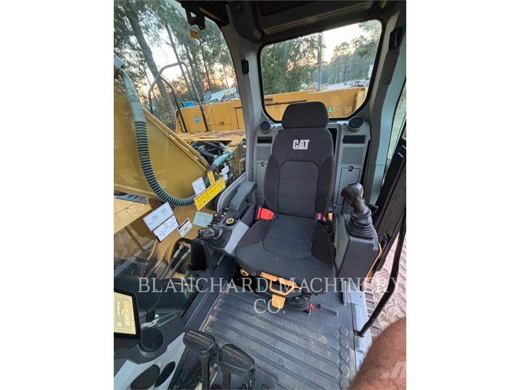CAT 323 Lánctalpas kotrók