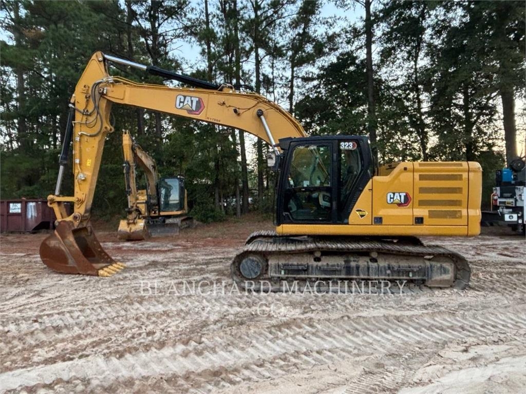 CAT 323 Lánctalpas kotrók