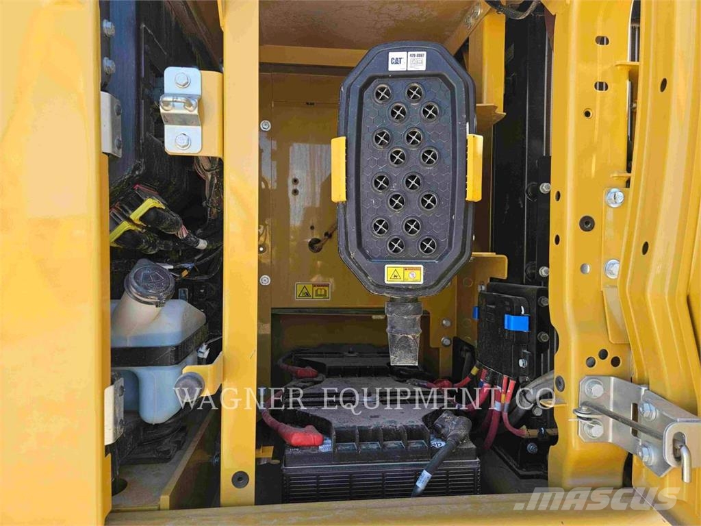 CAT 323 Kāpurķēžu ekskavatori