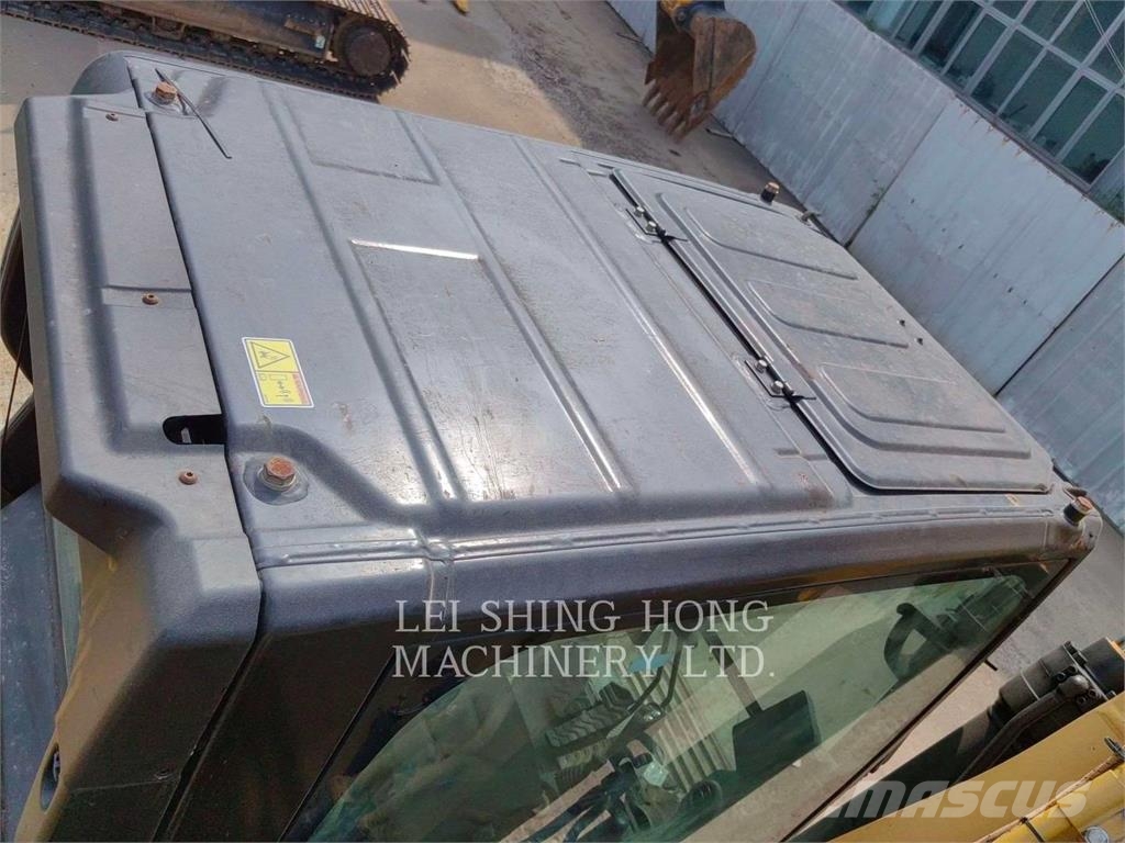 CAT 323-07 حفارات زحافة