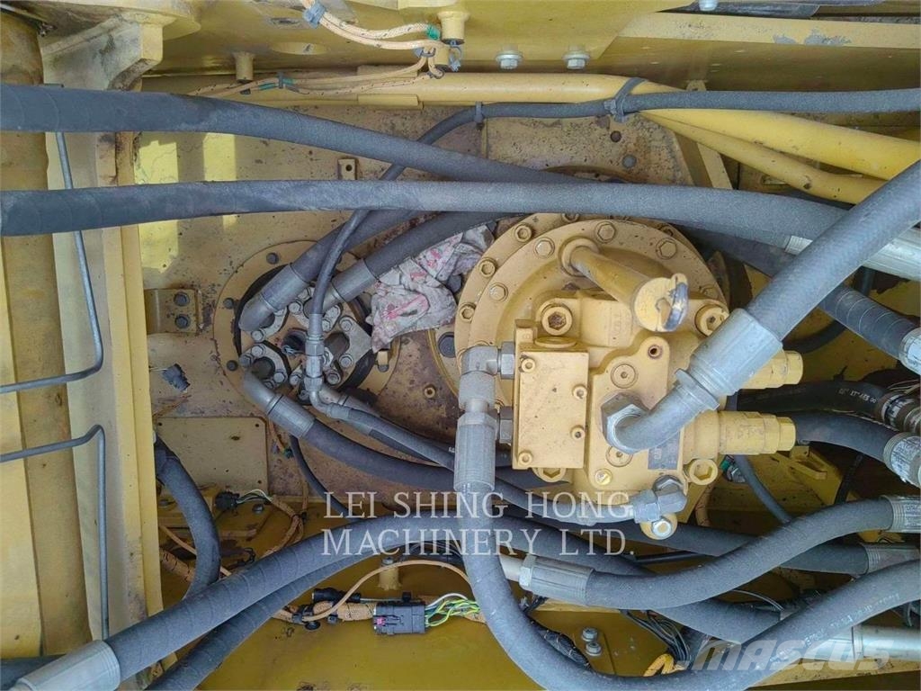 CAT 323-07 حفارات زحافة