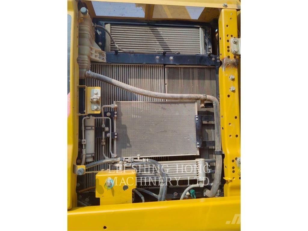 CAT 323-07 حفارات زحافة
