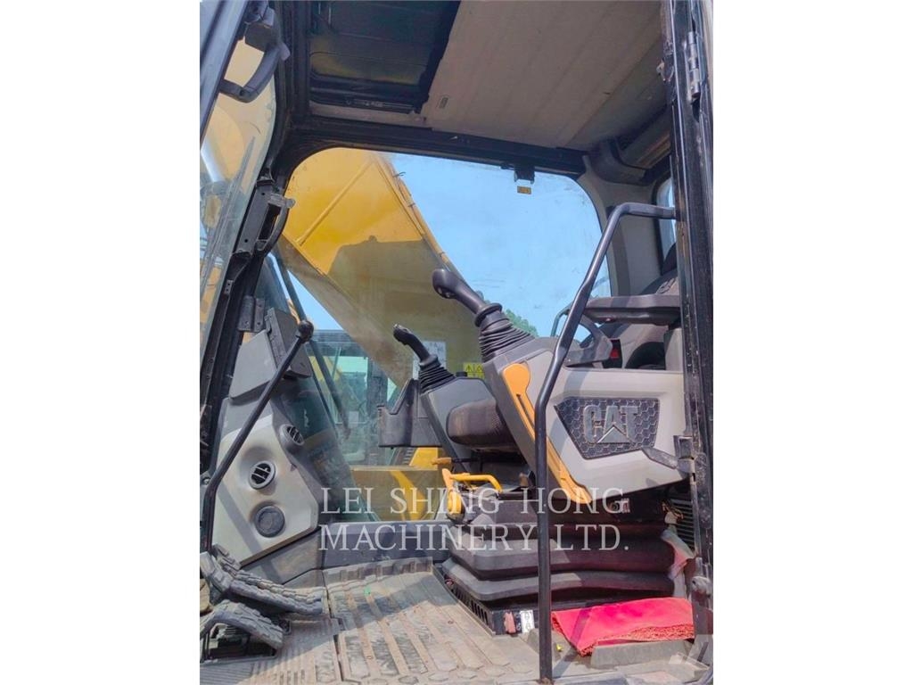 CAT 323-07 حفارات زحافة