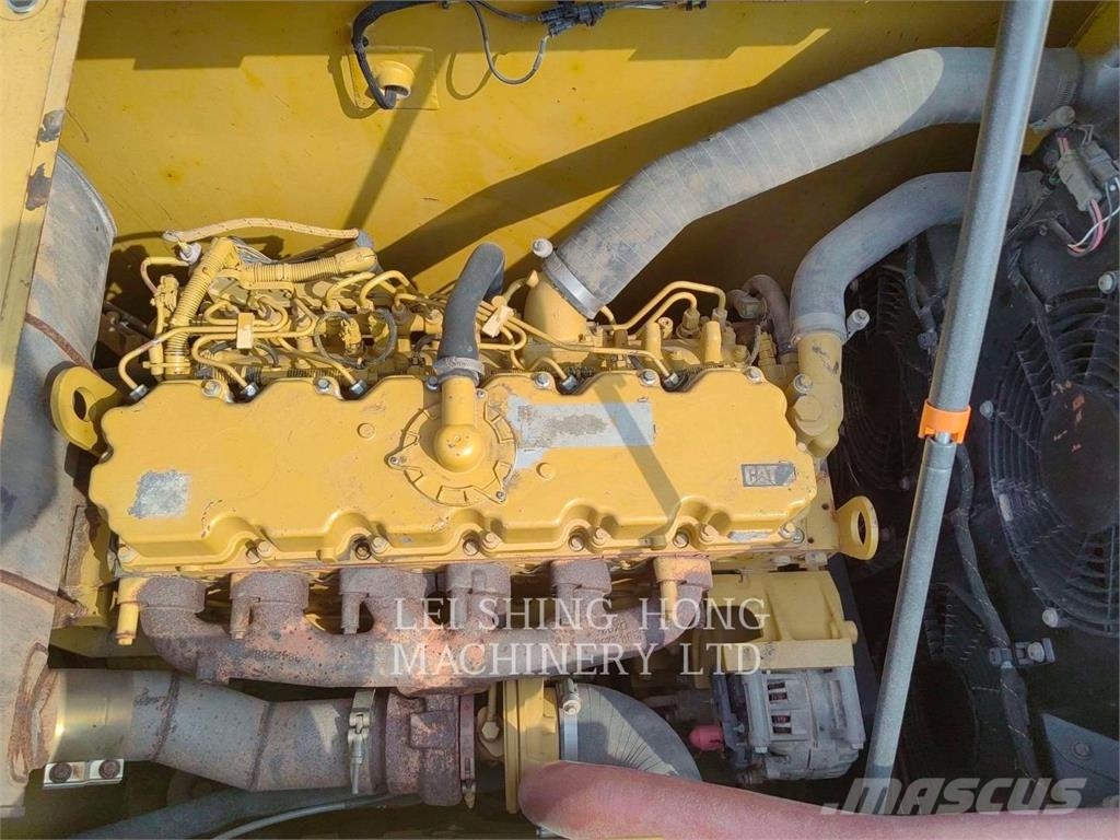 CAT 323-07 حفارات زحافة