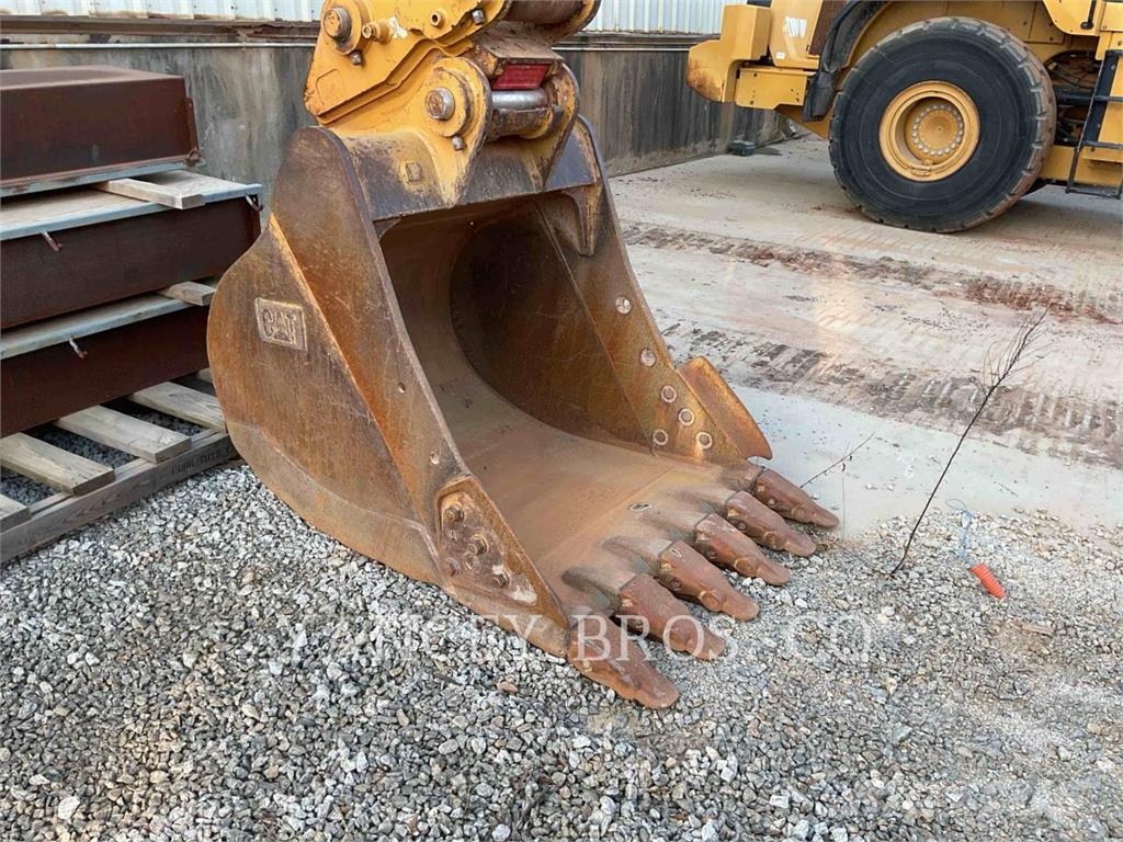 CAT 323 QC Crawler excavators