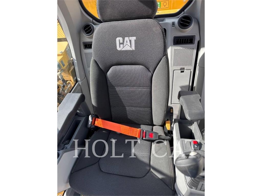 CAT 323 TC Kolesni nakladalci