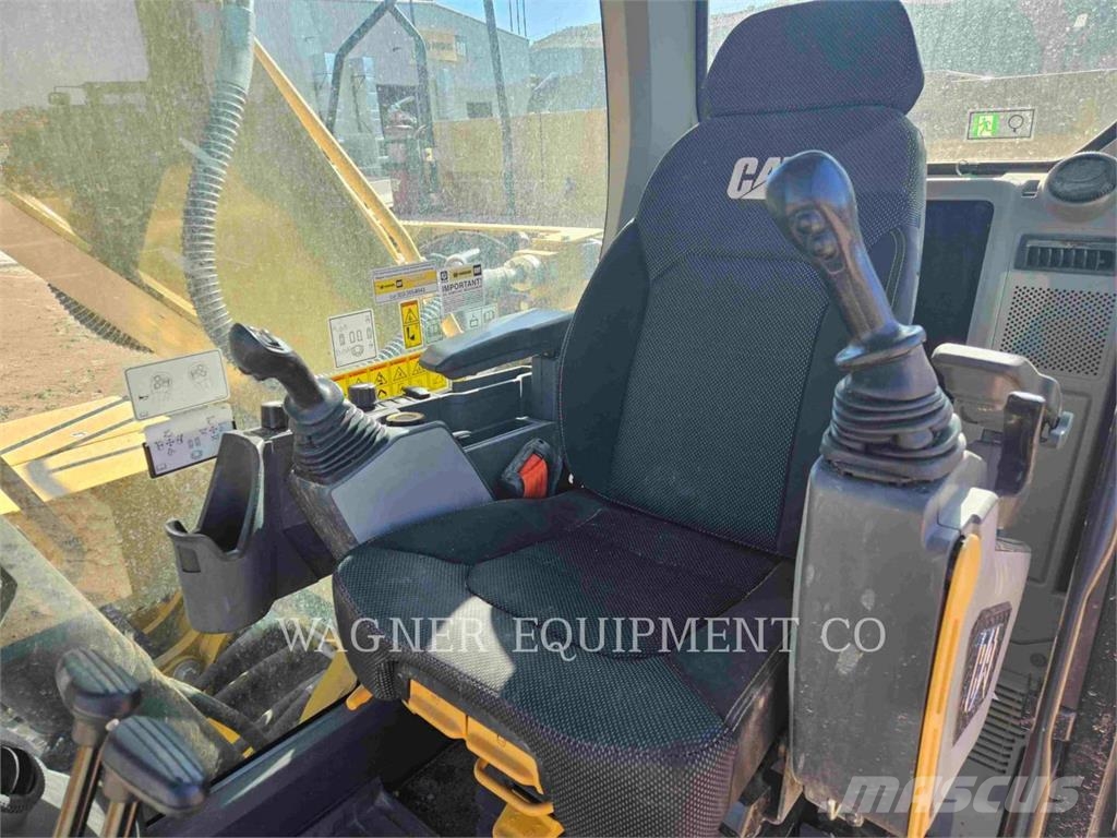 CAT 32307 Pelle sur chenilles