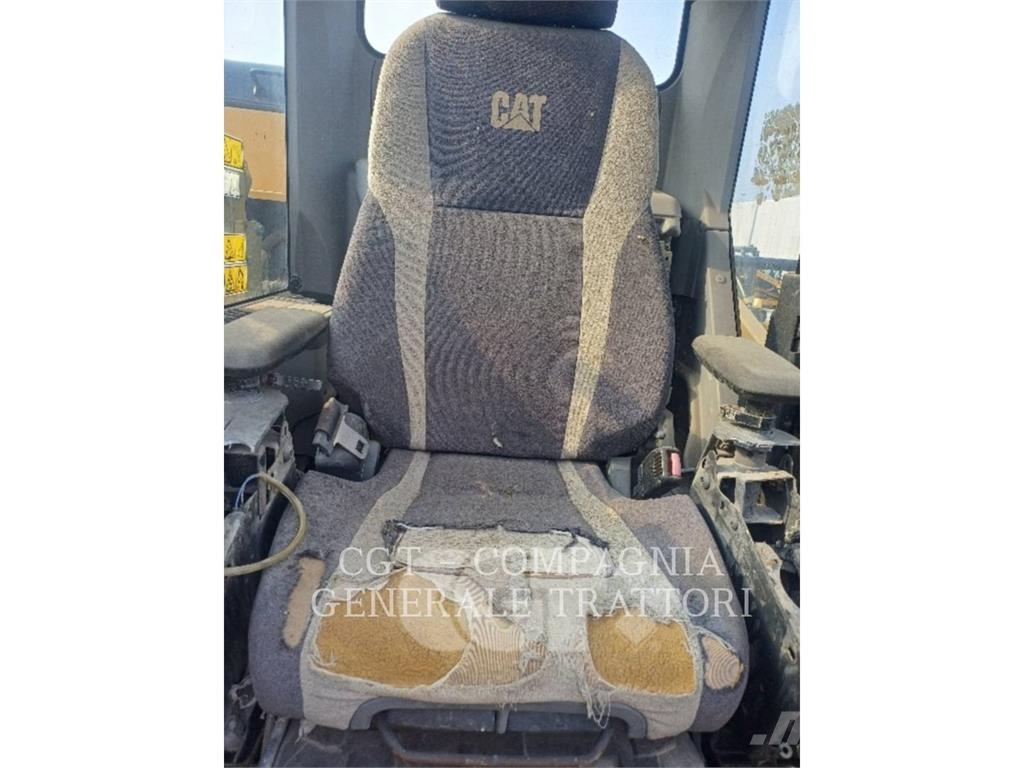 CAT 323E Escavatori cingolati