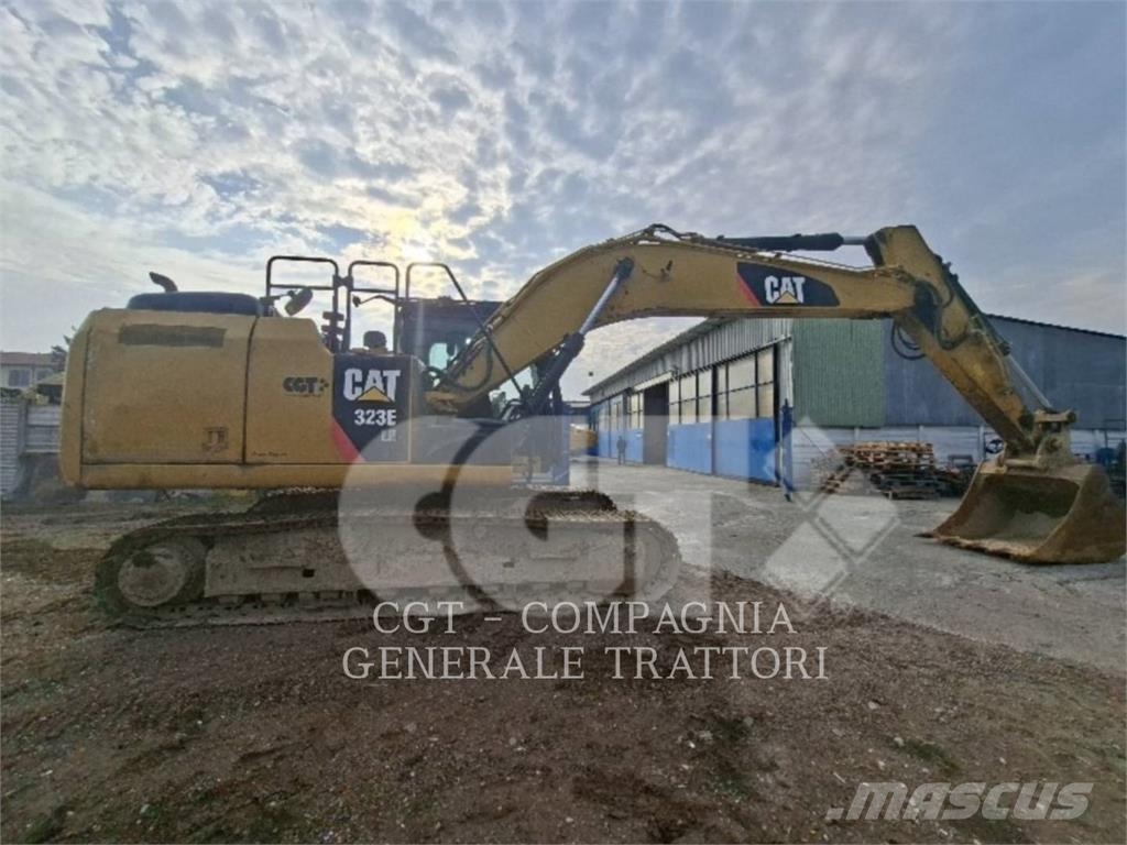 CAT 323E Paletli ekskavatörler