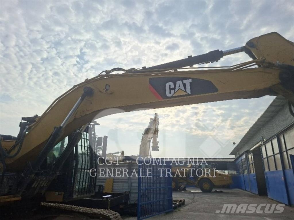 CAT 323E Paletli ekskavatörler