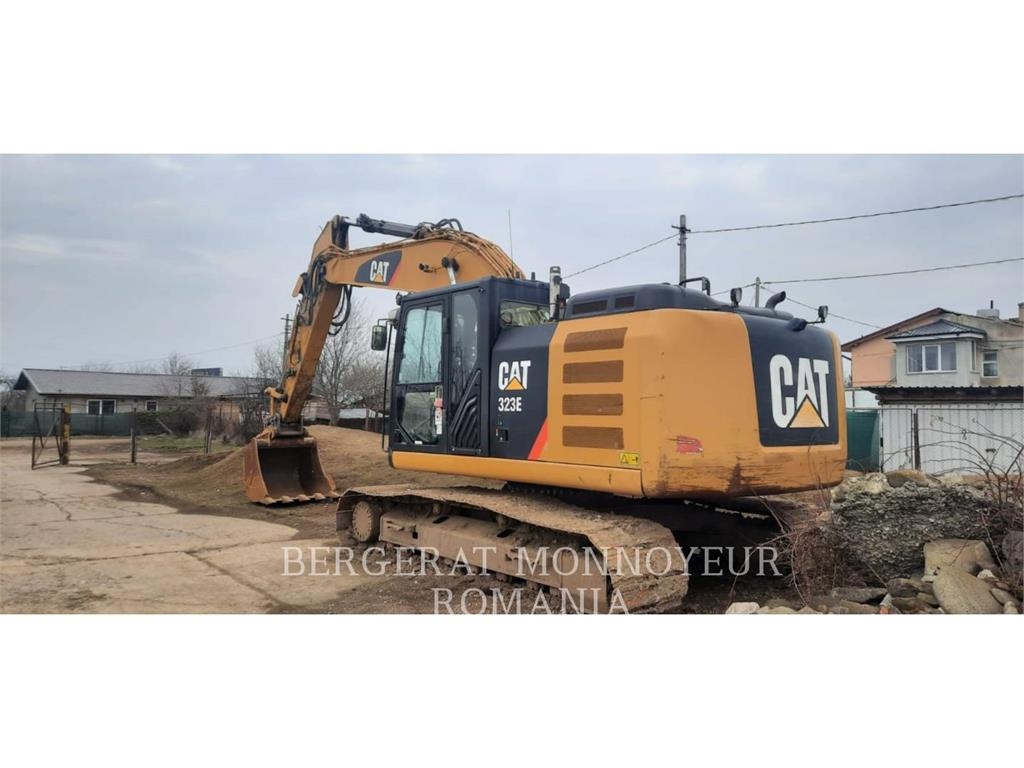 CAT 323EL 履带挖掘机