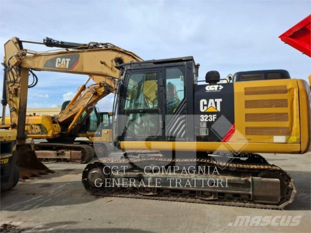 CAT 323F Paletli ekskavatörler