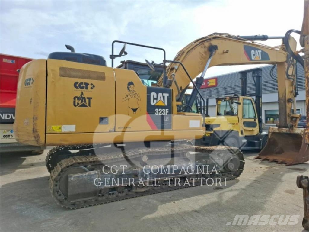 CAT 323F Paletli ekskavatörler