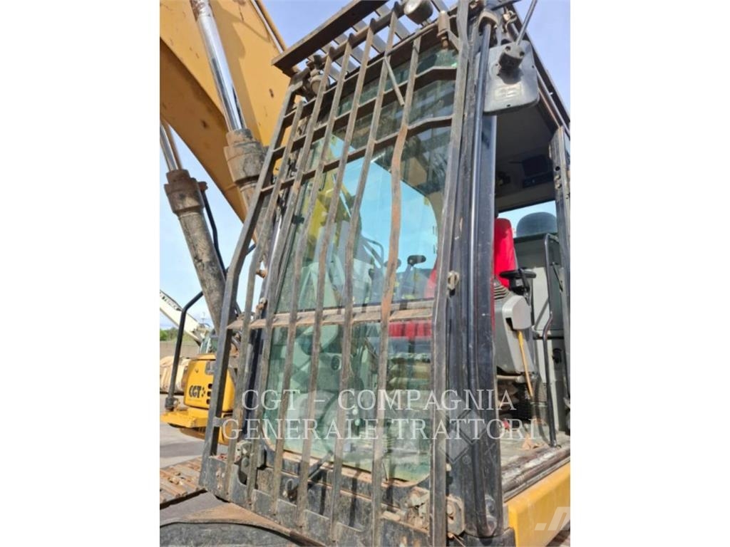 CAT 323F Paletli ekskavatörler