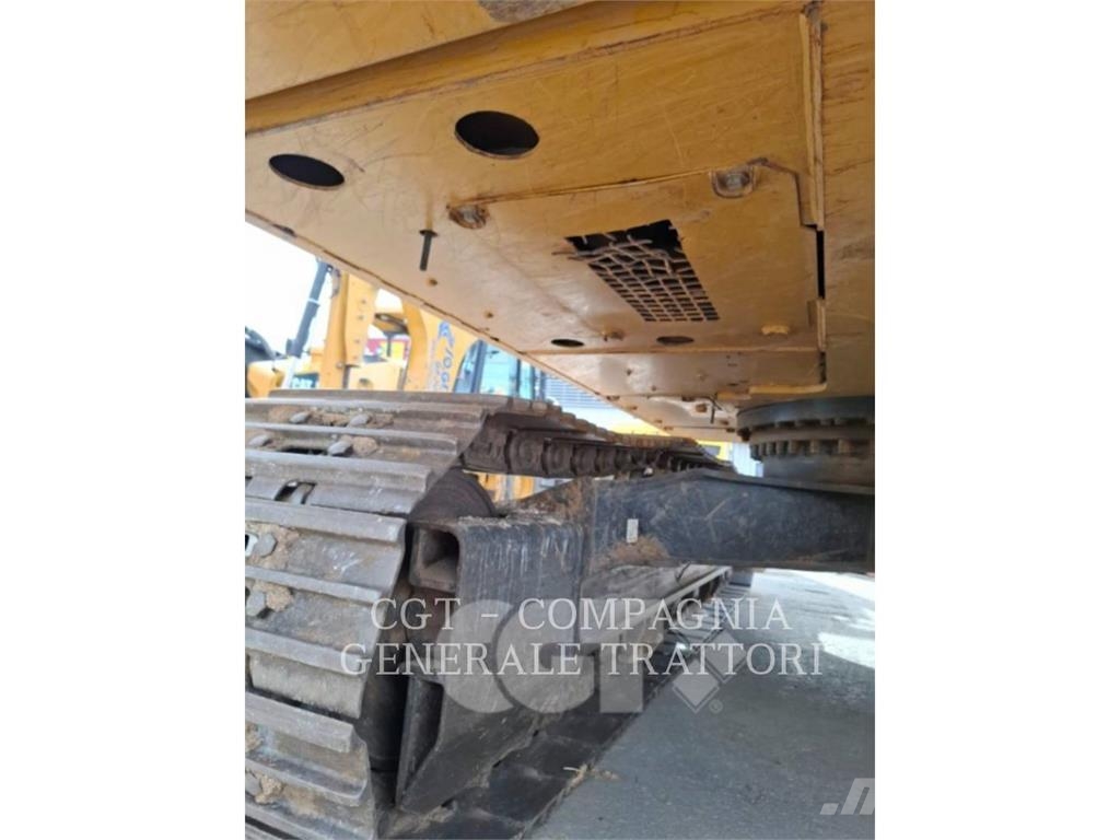 CAT 323F Paletli ekskavatörler