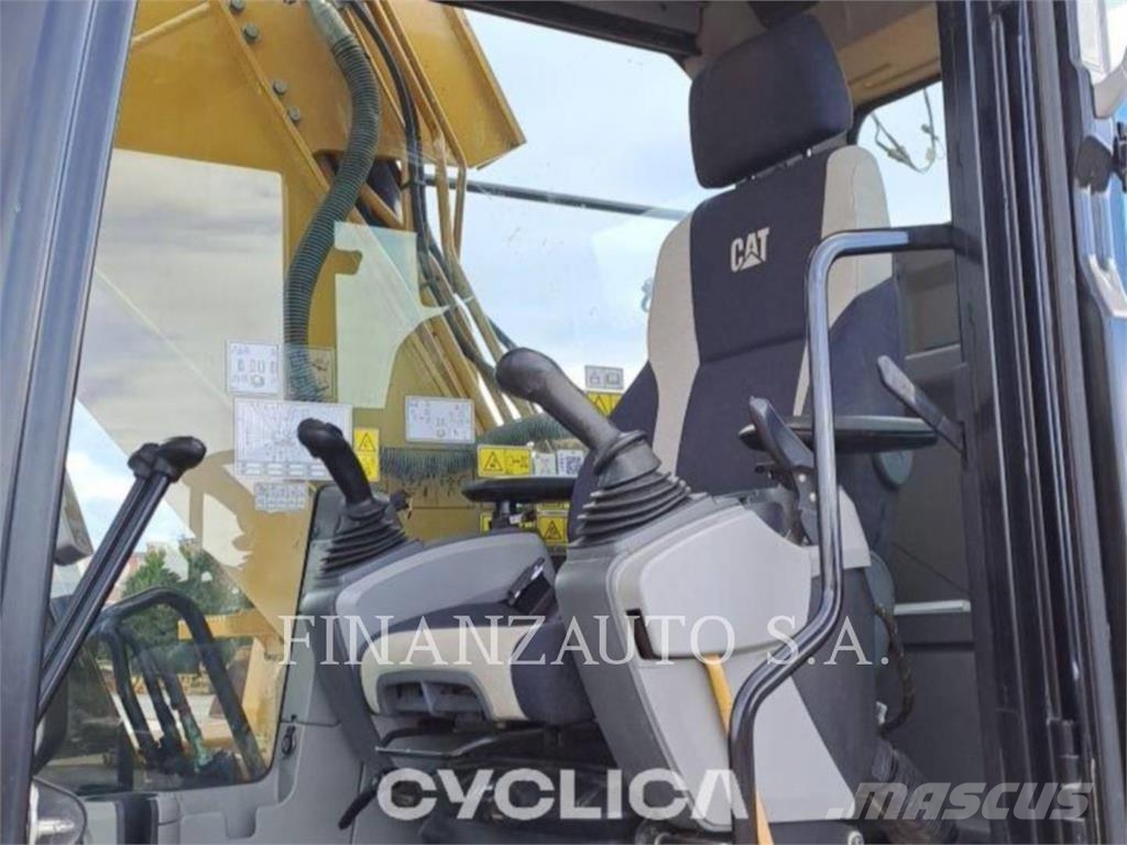 CAT 323F SA Roomikekskavaatorid