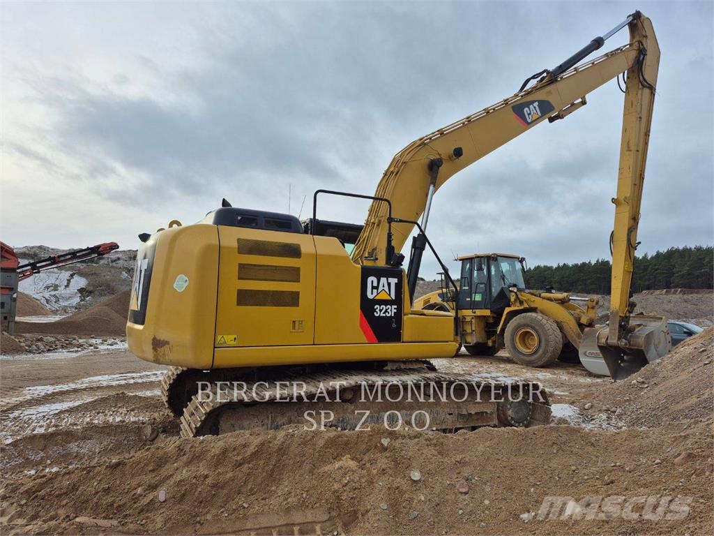 CAT 323FL حفارات زحافة